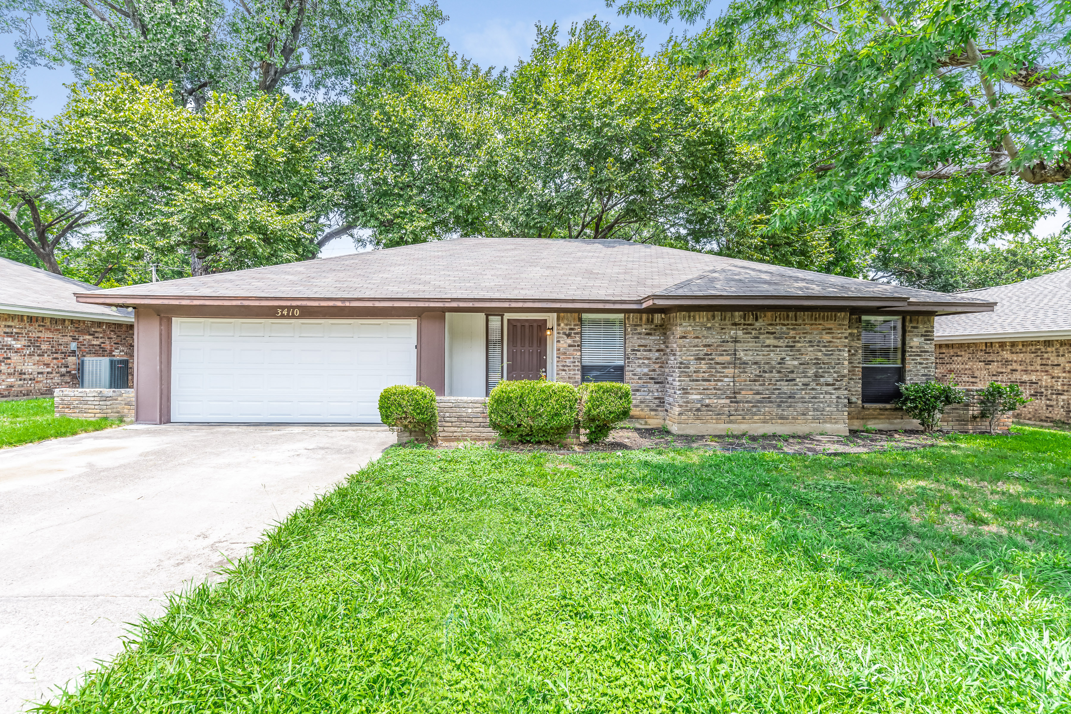 3410 Dovecreek Dr Arlington, TX 76016